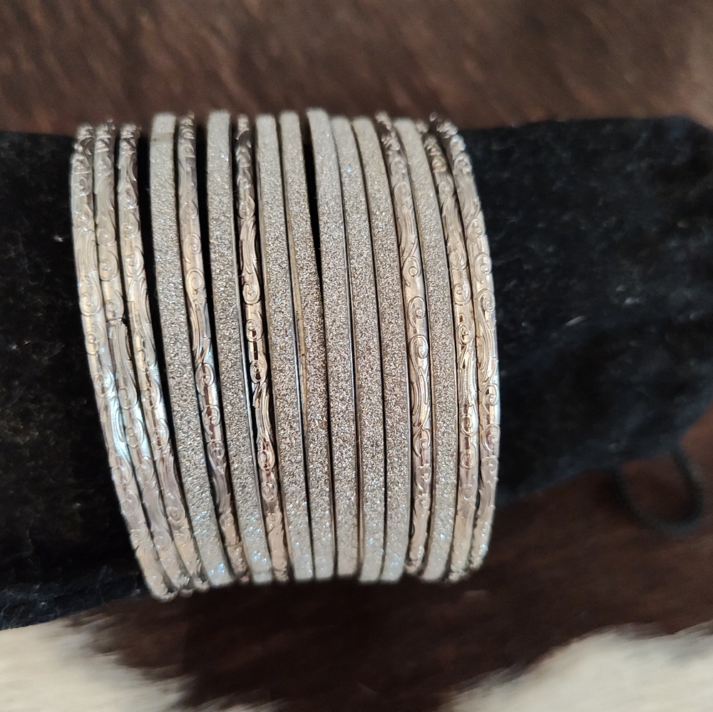 Bracelets - Picture 3 of 7